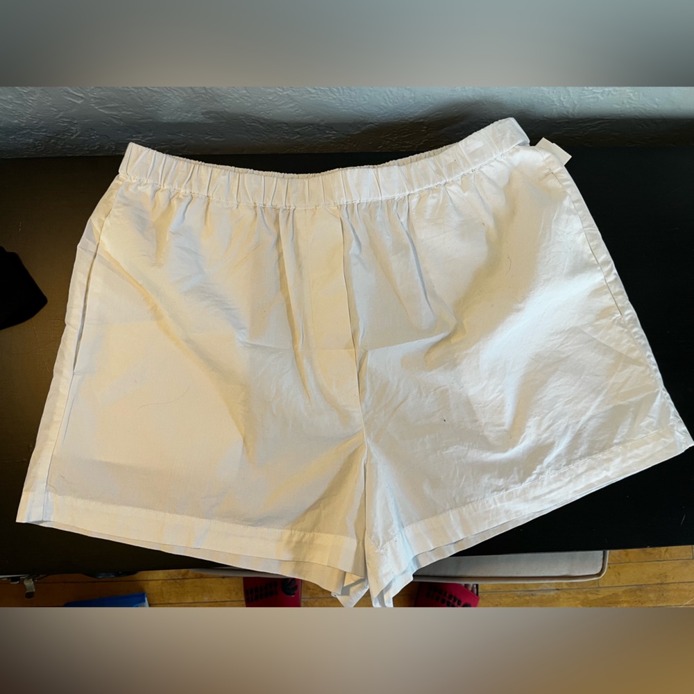 Wilfred White Women's Shorts